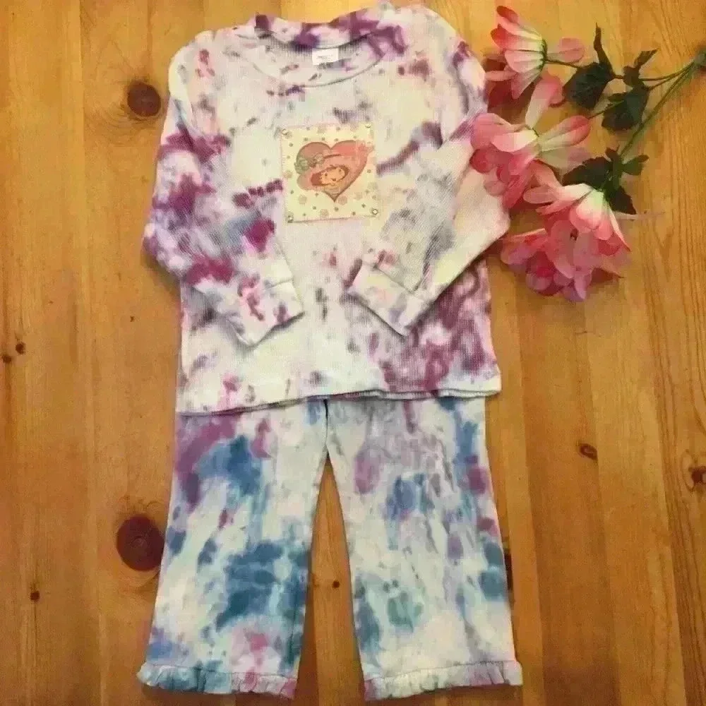 New! Strawberry shortcake tie dyed set. Girl 2T Thermal Shirt and pants